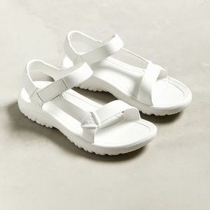 teva sandals hurricane drift